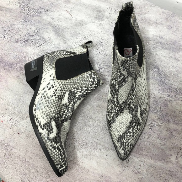 NEW Blondo Womens Emelia Chelsea Bootie 7.5M Waterproof Leather Snakeskin Print - Picture 2 of 9